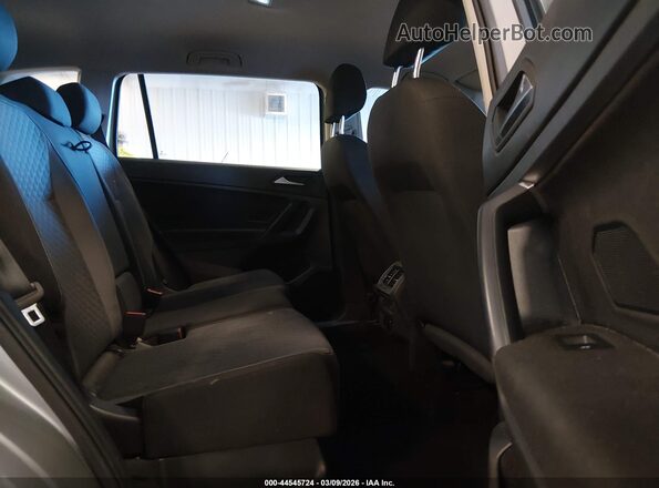 3VV0B7AX8MM062944 2021 VOLKSWAGEN TIGUAN Gray Widok naklejki z numerem VIN
