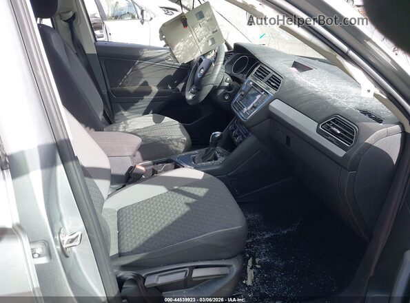 3VV1B7AX2LM034625 2020 VOLKSWAGEN TIGUAN Silver Widok wnętrza z przodu