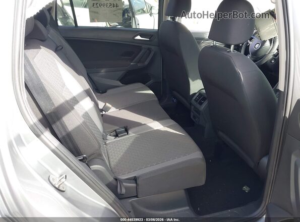 3VV1B7AX2LM034625 2020 VOLKSWAGEN TIGUAN Silver Widok naklejki z numerem VIN