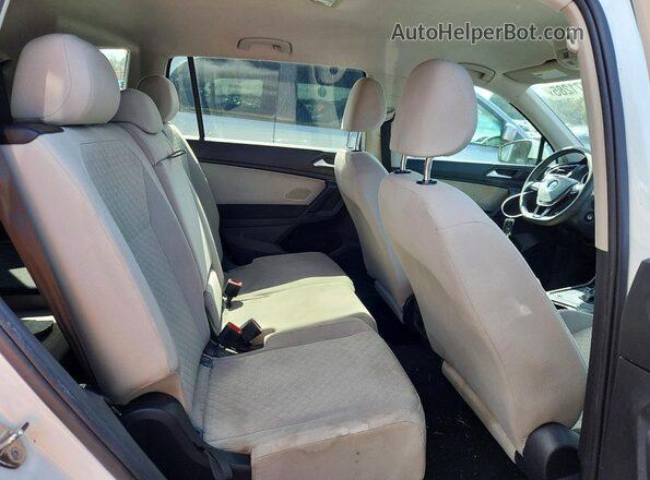 3VV1B7AX7KM148120 2019 VOLKSWAGEN TIGUAN Белый Вид задней части салона