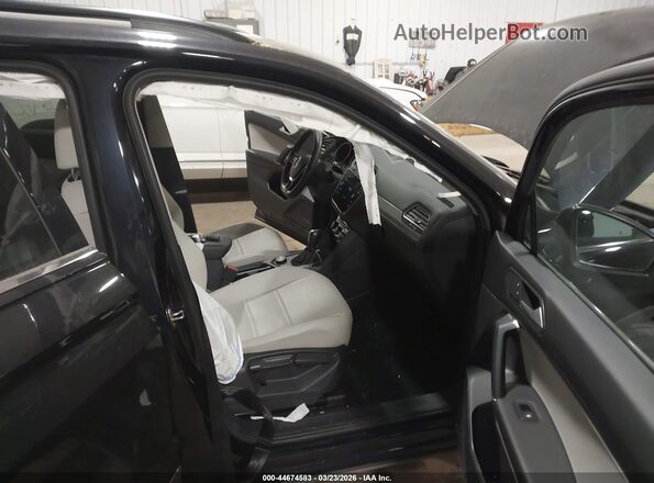 3VV2B7AX0LM100884 2020 VOLKSWAGEN TIGUAN Черный Вид салона спереди