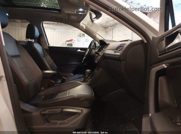 3VV2B7AX3JM013901 2018 VOLKSWAGEN TIGUAN Серый Вид салона спереди