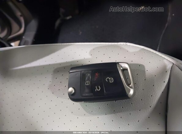 3VV2B7AX5KM107831 2019 VOLKSWAGEN TIGUAN Silver Вид панелі приладів