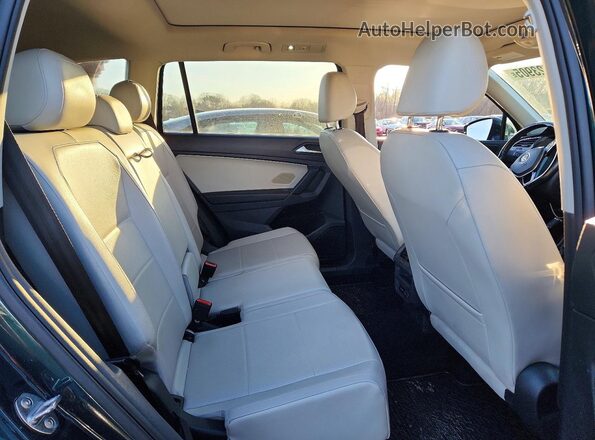 3VV2B7AX8KM019551 2019 VOLKSWAGEN TIGUAN Green Widok wnętrza z tyłu