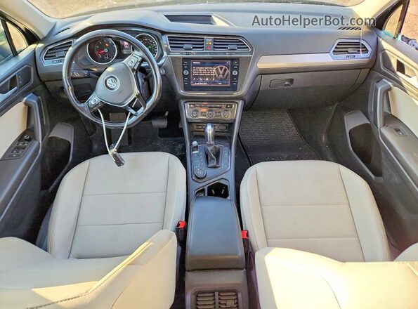 3VV2B7AX8KM019551 2019 VOLKSWAGEN TIGUAN Green Widok deski rozdzielczej