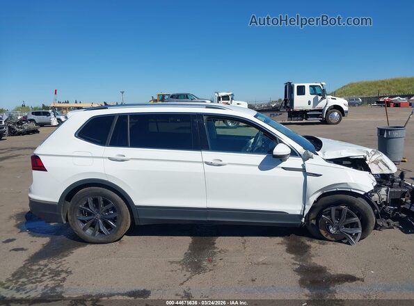 3VV2B7AX8NM087630 2022 VOLKSWAGEN TIGUAN White Widok wnętrza z tyłu