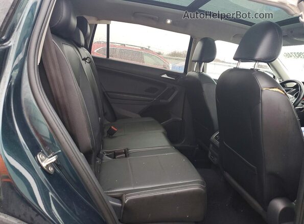 3VV2B7AXXJM055398 2018 VOLKSWAGEN TIGUAN Зеленый Вид задней части салона