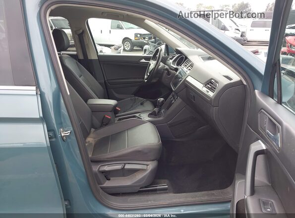 3VV3B7AX1LM106200 2020 VOLKSWAGEN TIGUAN Синий Вид салона спереди