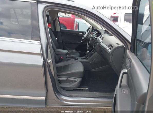 3VV3B7AX2JM056288 2018 VOLKSWAGEN TIGUAN Gray Вид салону спереду