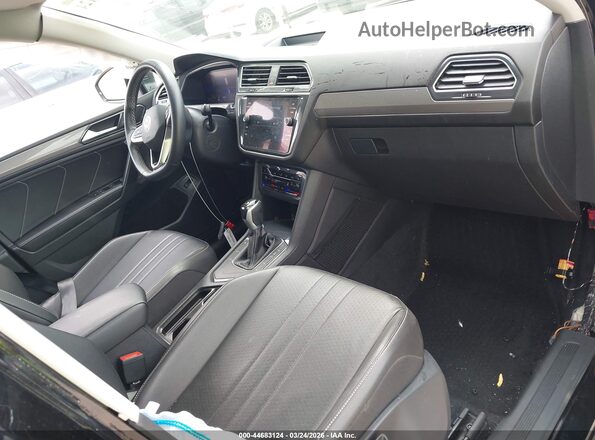 3VV3B7AX5NM055528 2022 VOLKSWAGEN TIGUAN Black Vista interior delantera