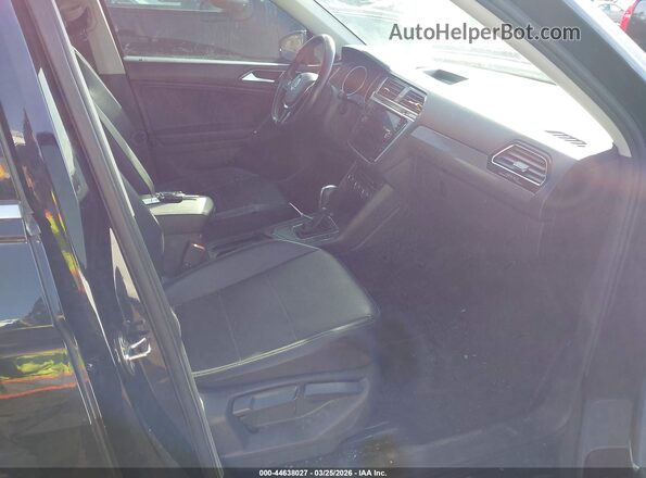 3VV3B7AX6JM050767 2018 VOLKSWAGEN TIGUAN Синий Вид салона спереди