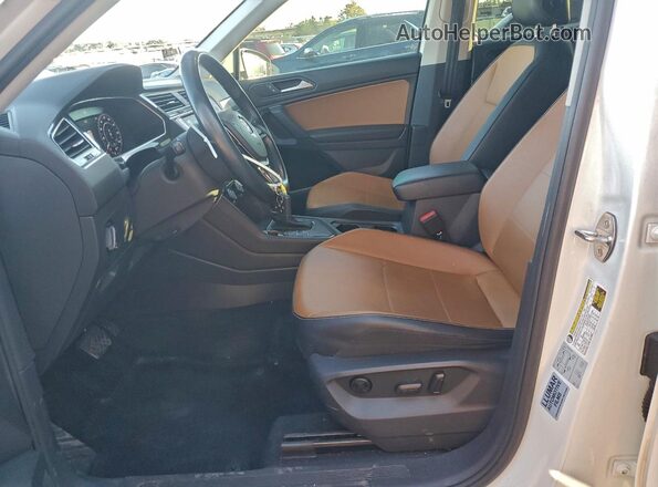 3VV3B7AX6KM061009 2019 VOLKSWAGEN TIGUAN Белый Вид салона спереди