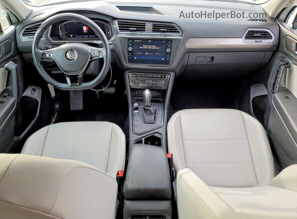 3VV3B7AX7KM130158 2019 VOLKSWAGEN TIGUAN White Vista del salpicadero