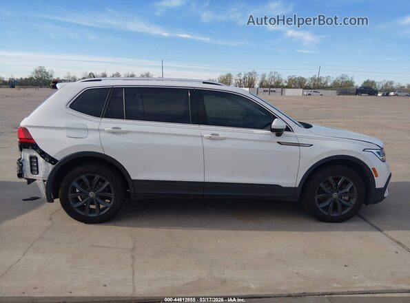 3VV3B7AX7NM092855 2022 VOLKSWAGEN TIGUAN Белый Вид задней части салона