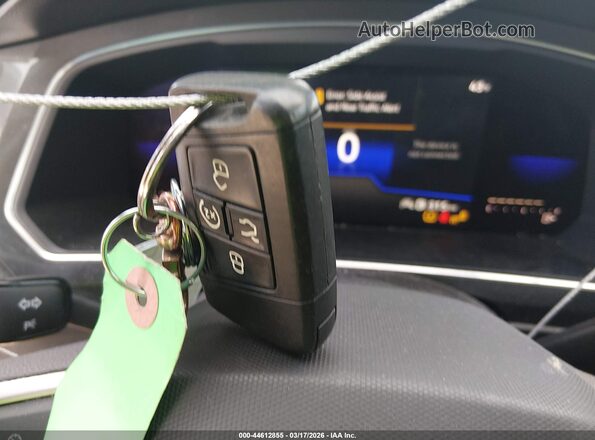 3VV3B7AX7NM092855 2022 VOLKSWAGEN TIGUAN Белый Вид панели приборов