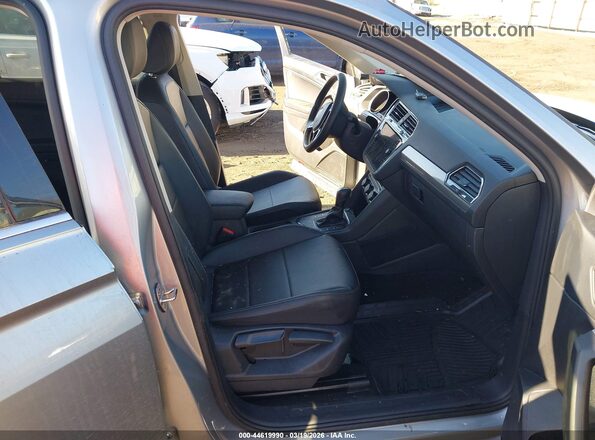 3VV3B7AX8LM047534 2020 VOLKSWAGEN TIGUAN Silver Вид салону спереду