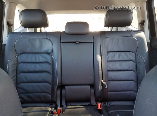 3VV4B7AX1JM067626 2018 VOLKSWAGEN TIGUAN Черный Вид задних сидений