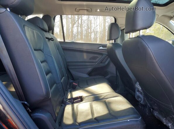 3VV4B7AX1JM067626 2018 VOLKSWAGEN TIGUAN Черный Вид задней части салона
