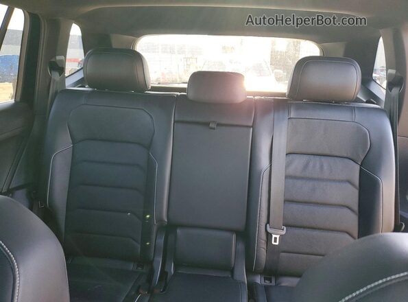 3VV4B7AX4MM152819 2021 VOLKSWAGEN TIGUAN Black Հետևի նստատեղերի տեսք