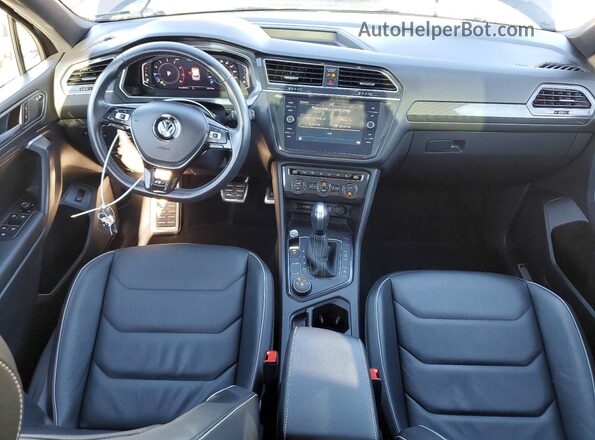 3VV4B7AX4MM152819 2021 VOLKSWAGEN TIGUAN Black Առջևի վահանակի տեսք