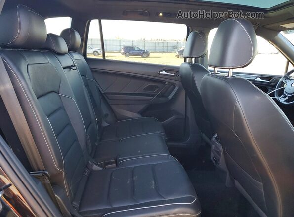 3VV4B7AX4MM152819 2021 VOLKSWAGEN TIGUAN Black Սալոնի հետևի տեսք