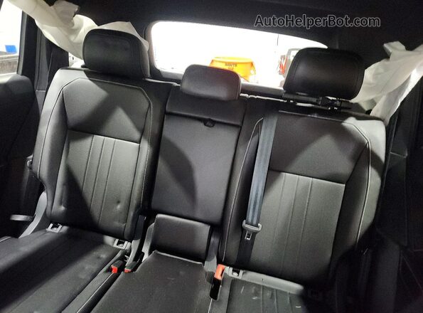 3VV8B7AX0RM216184 2024 VOLKSWAGEN TIGUAN Черный Вид задних сидений