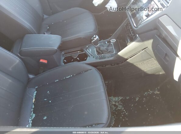3VVCB7AX0RM201162 2024 VOLKSWAGEN TIGUAN Black Вид салону спереду
