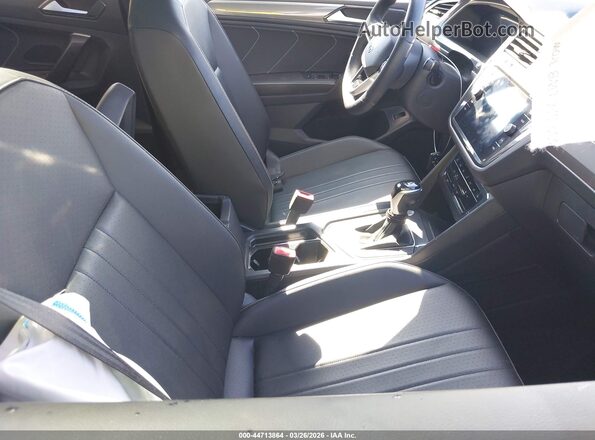 3VVCB7AX4RM070981 2024 VOLKSWAGEN TIGUAN Черный Вид салона спереди