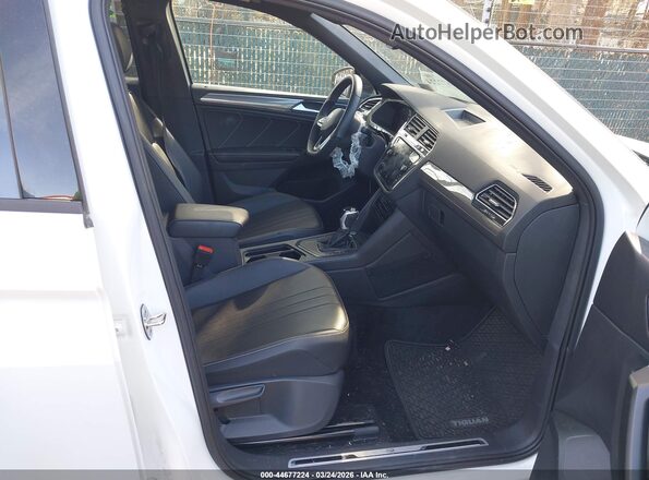 3VVCB7AX4RM154914 2024 VOLKSWAGEN TIGUAN White Widok wnętrza z przodu