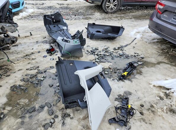 3VVFR7RM3SM044686 2025 VOLKSWAGEN TIGUAN Silver Widok naklejki z numerem VIN