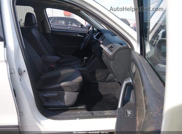 3VVNB7AX6PM020167 2023 VOLKSWAGEN TIGUAN White Вид салону спереду