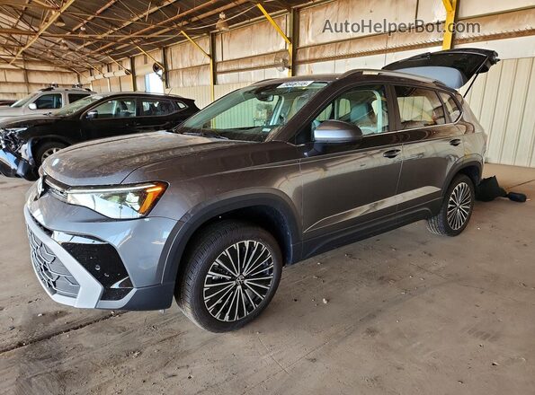 3VVSC7B24TM012047 2026 VOLKSWAGEN TAOS Серый Передняя левая четверть