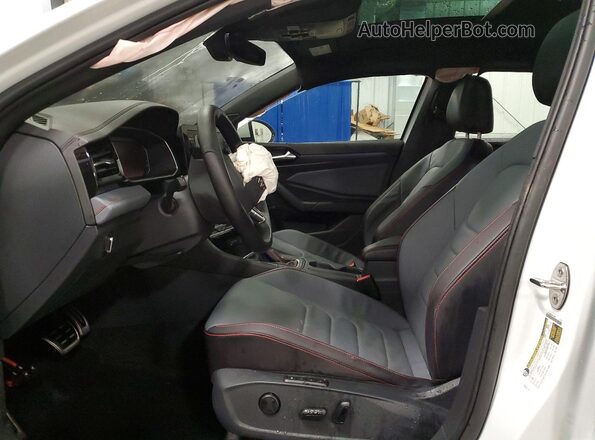 3VW2M7BU0TM002433 2026 VOLKSWAGEN JETTA Белый Вид салона спереди