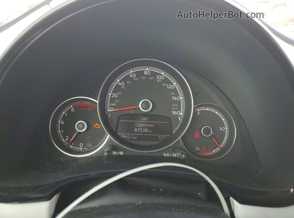 3VW517AT9HM820409 2017 VOLKSWAGEN BEETLE White Вид щитка приладів