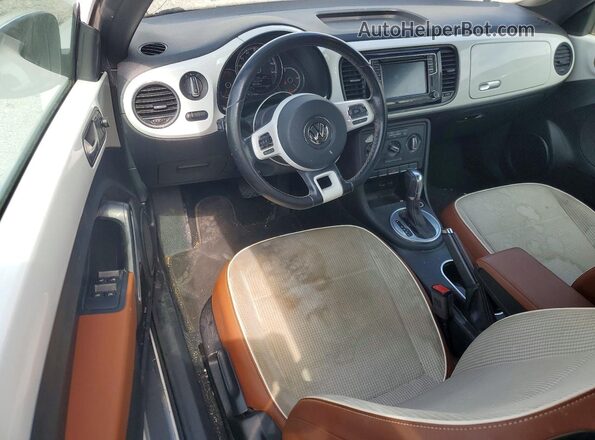 3VW517AT9HM820409 2017 VOLKSWAGEN BEETLE White Вид панелі приладів