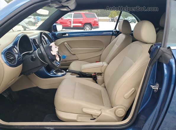 3VW5DAAT0JM516945 2018 VOLKSWAGEN BEETLE Синий Вид салона спереди