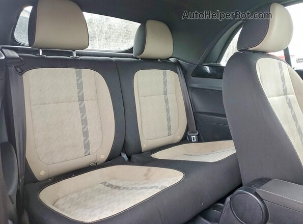 3VW5DAAT4JM517578 2018 VOLKSWAGEN BEETLE Red უკანა სავარძლების ხედი