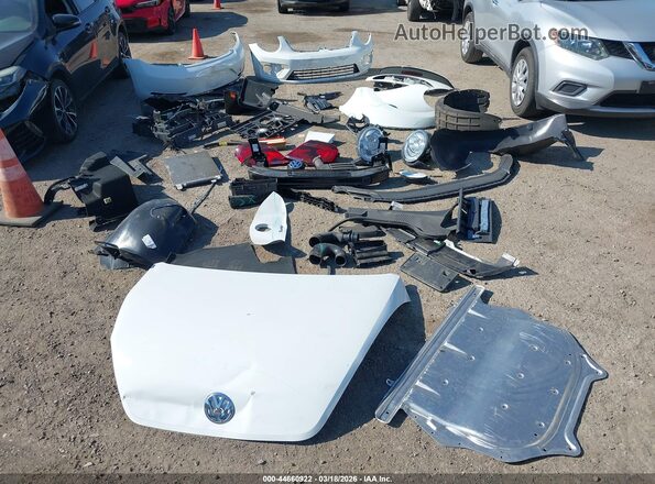 3VW5DAAT8JM503232 2018 VOLKSWAGEN BEETLE White Instrument cluster view