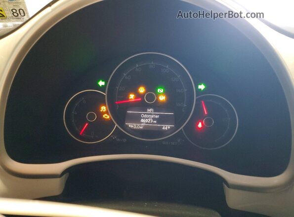 3VW5DAAT8JM512562 2018 VOLKSWAGEN BEETLE White Вид щитка приладів