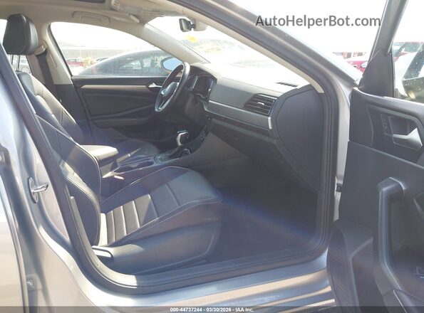 3VW7M7BU6RM003987 2024 VOLKSWAGEN JETTA Серебряный Вид салона спереди