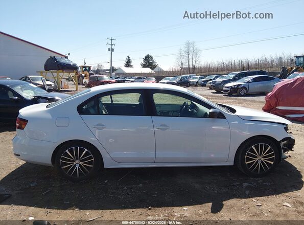 3VWD17AJ4HM305084 2017 VOLKSWAGEN JETTA Белый Вид задней части салона