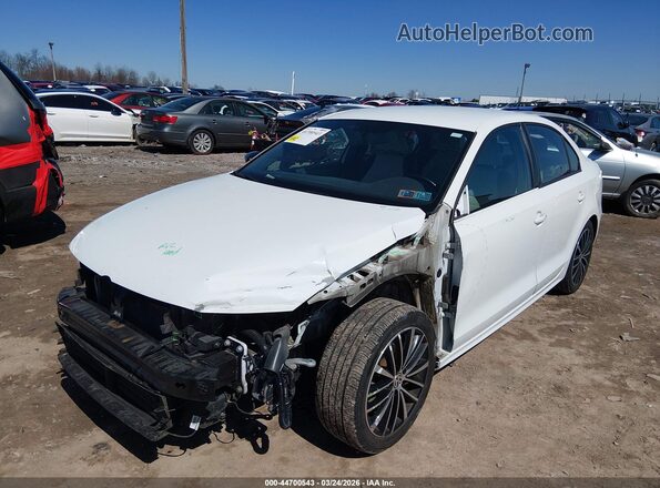3VWD17AJ4HM305084 2017 VOLKSWAGEN JETTA Белый Вид спереди