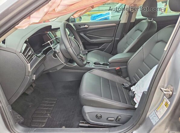 3VWEM7BU0NM000326 2022 VOLKSWAGEN JETTA Серебряный Вид салона спереди