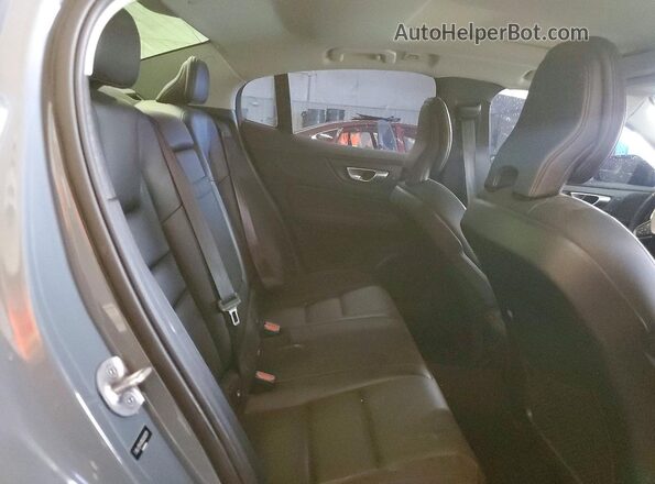 7JRL12FK0RG320231 2024 VOLVO S60 Gray Widok wnętrza z tyłu