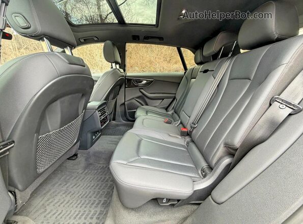 WA1BVAF19KD039112 2019 AUDI Q8 Серый Вид салона спереди