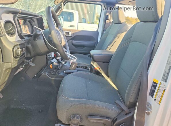 1C4PJXDN0RW117162 2024 JEEP WRANGLER Белый Вид панели приборов