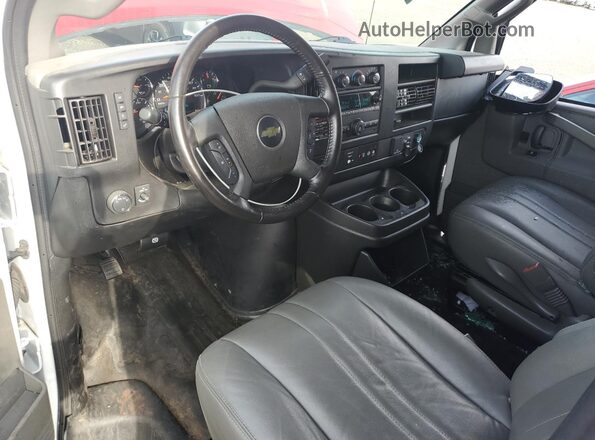1GCZGHF71P1211718 2023 CHEVROLET EXPRESS Белый Вид панели приборов
