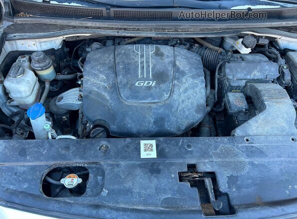 KNDMA5C14H6259678 2017 KIA SEDONA Серебряный Вид салона спереди