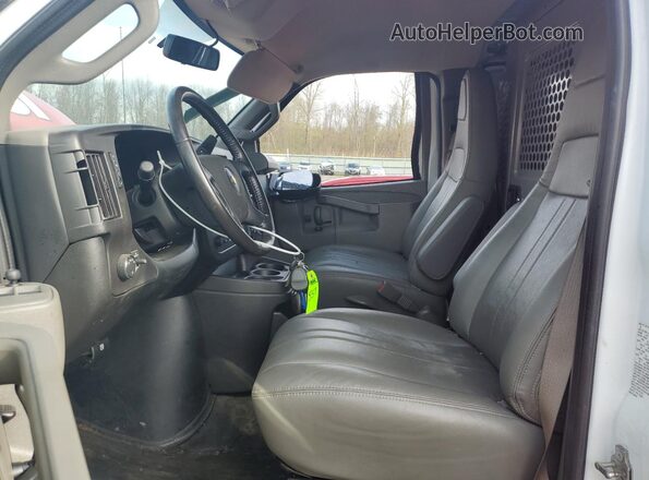 1GCZGHF71P1211718 2023 CHEVROLET EXPRESS Белый Вид салона спереди