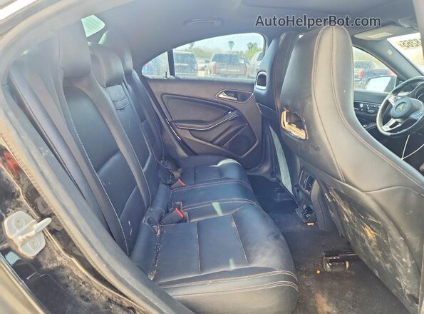 WDDSJ4EB8JN506127 2018 MERCEDES-BENZ CLA-CLASS Black Widok wnętrza z tyłu